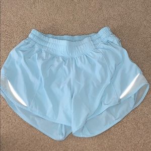 LULULEMON SHORTS SIZE 4- Hotty Hot Short